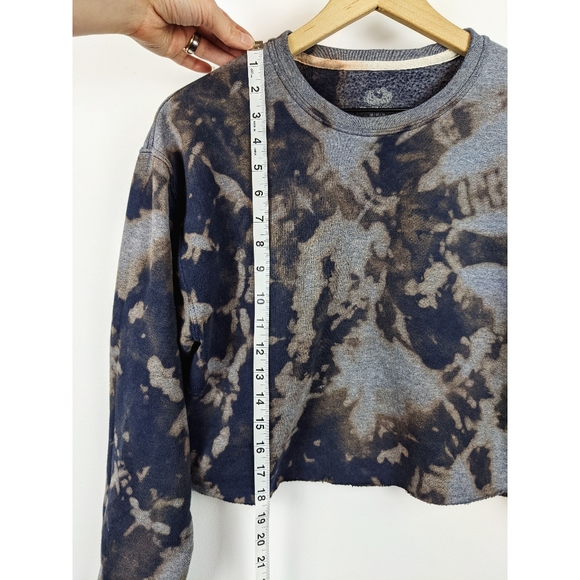 MEDIUM - Reverse Tie Dye Cropped Sweatshirt - Picture 7 of 7